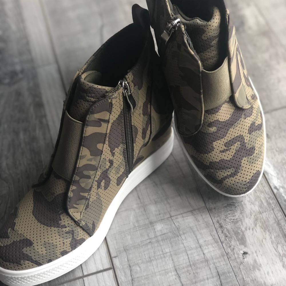 Camp sneaker wedge brand new from my boutique